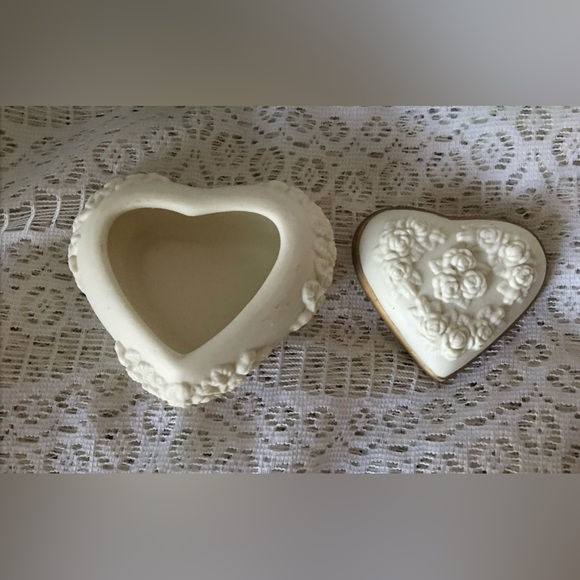 Ornate Heart Trinket Box - Picture 10 of 11